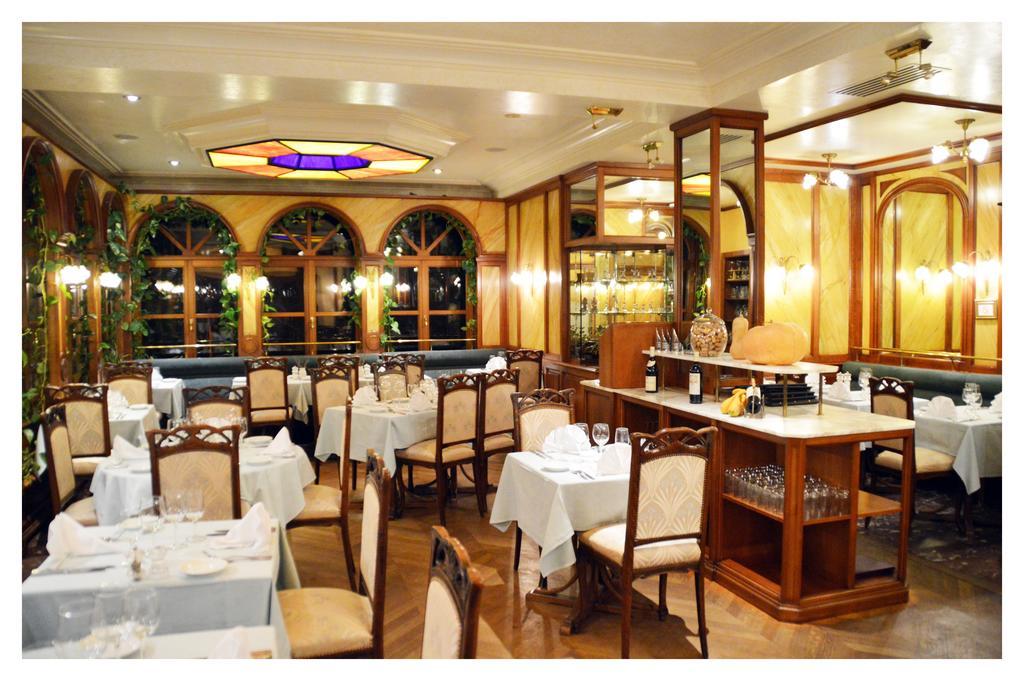 Hotel Du Roy Bouillon Ngoại thất bức ảnh