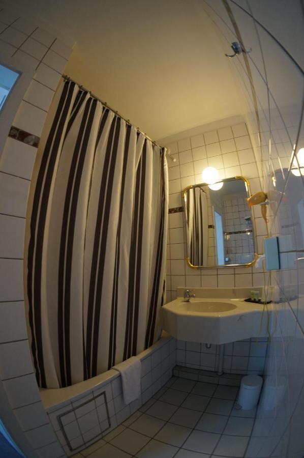 Hotel Du Roy Bouillon Ngoại thất bức ảnh