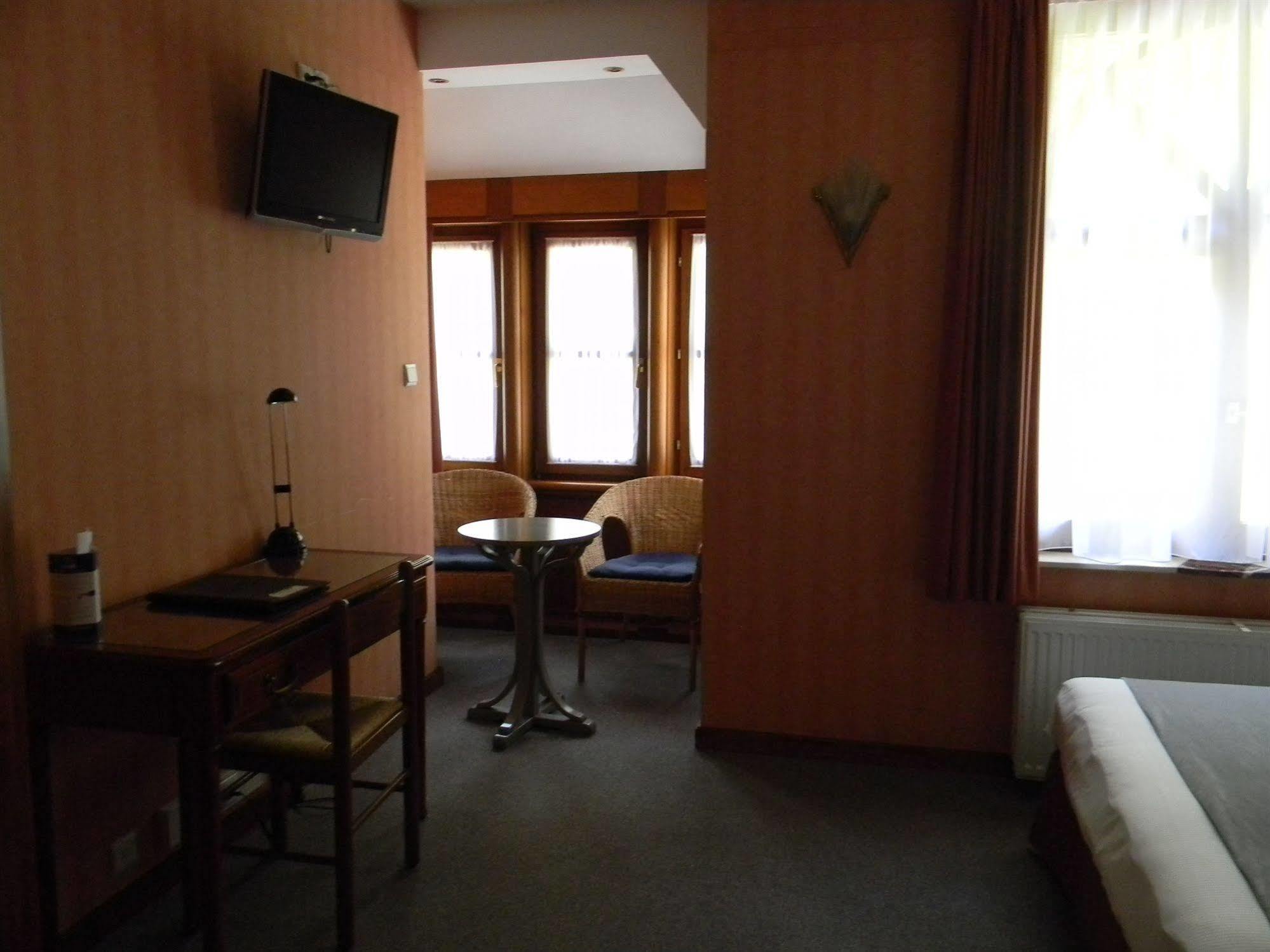 Hotel Du Roy Bouillon Ngoại thất bức ảnh