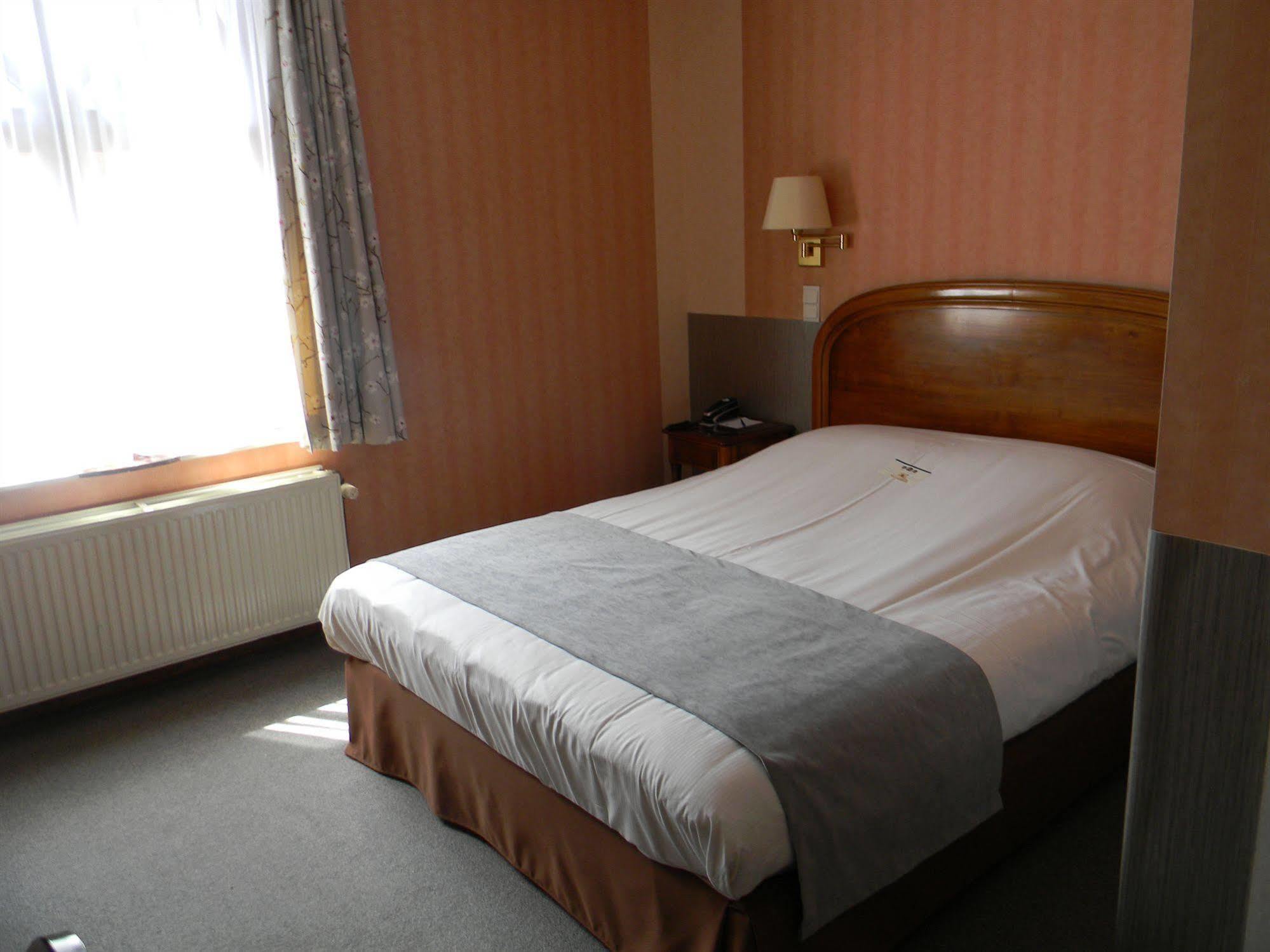 Hotel Du Roy Bouillon Ngoại thất bức ảnh