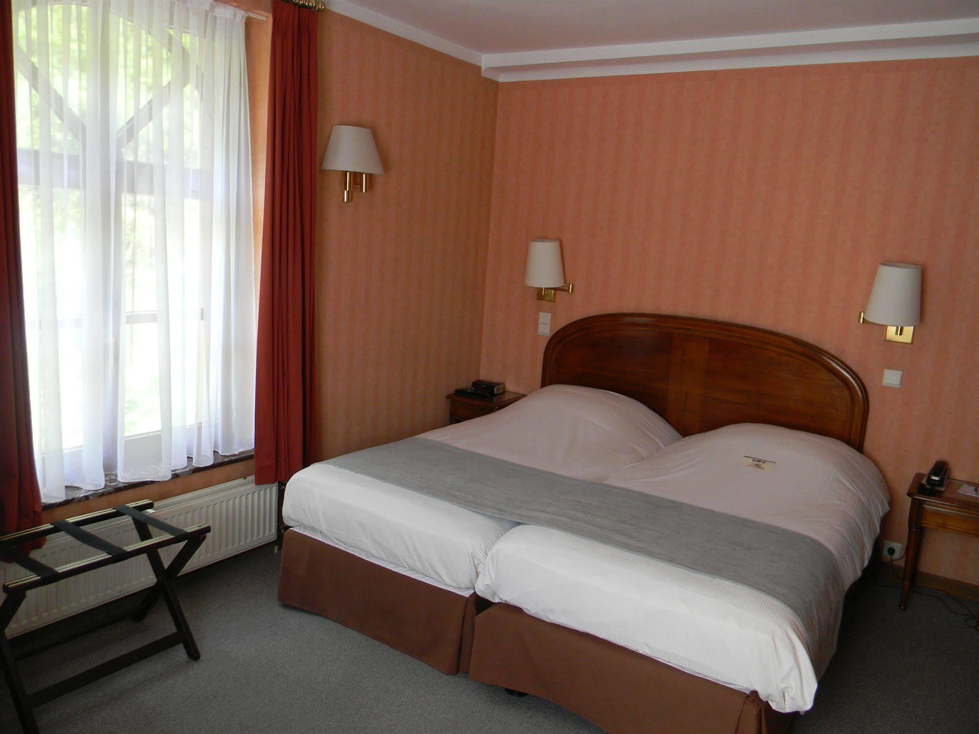 Hotel Du Roy Bouillon Ngoại thất bức ảnh
