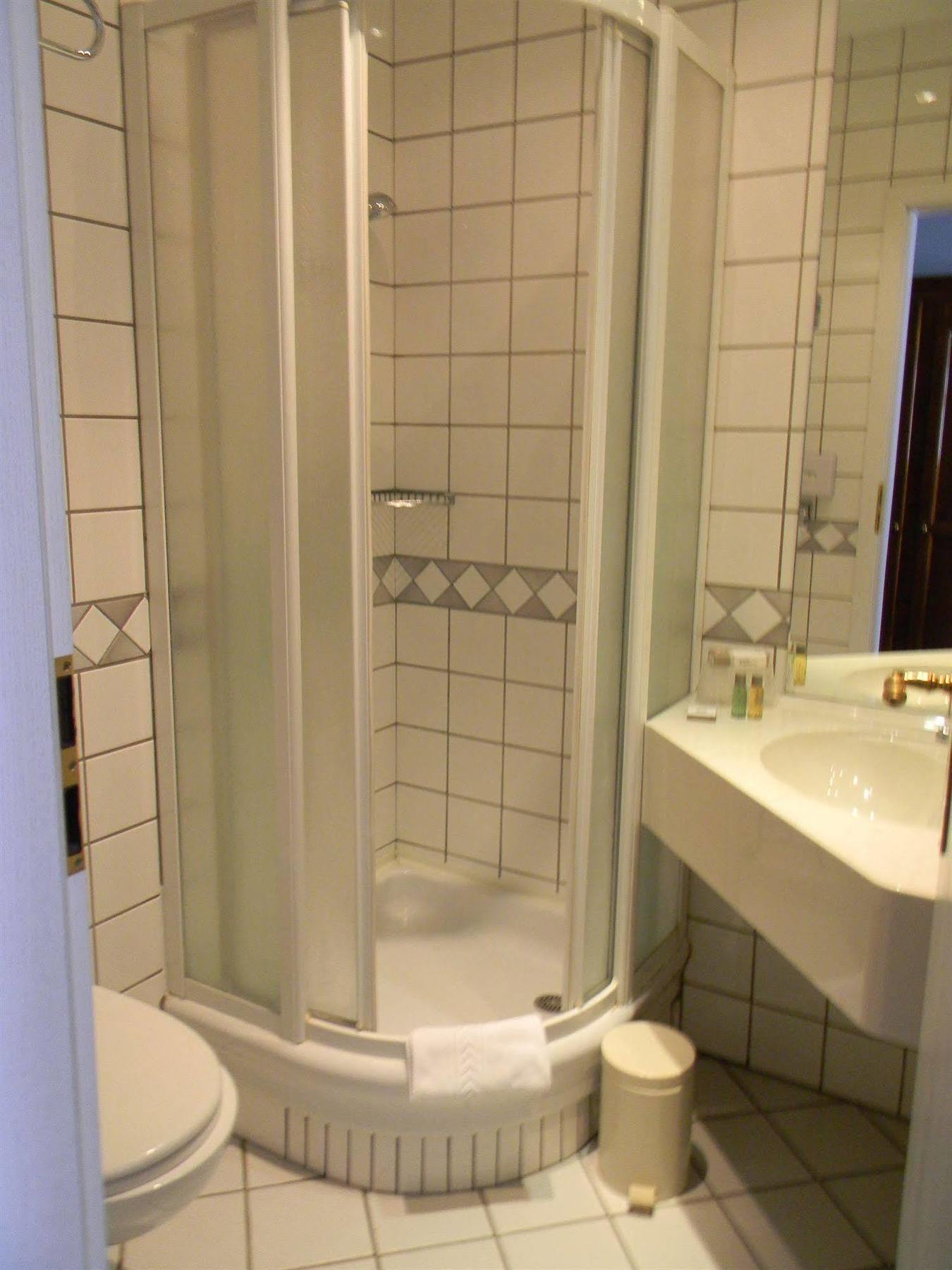 Hotel Du Roy Bouillon Ngoại thất bức ảnh