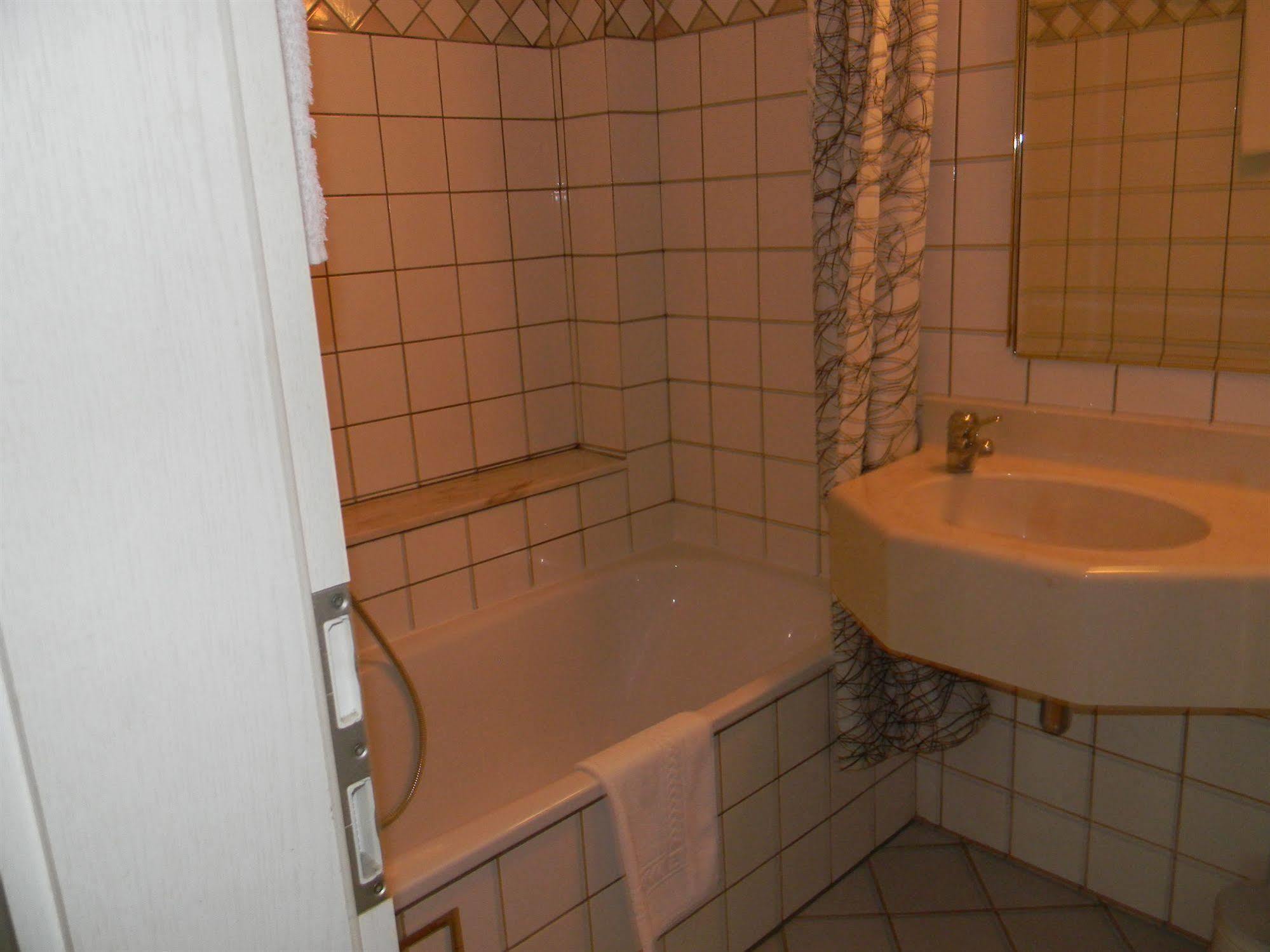 Hotel Du Roy Bouillon Ngoại thất bức ảnh