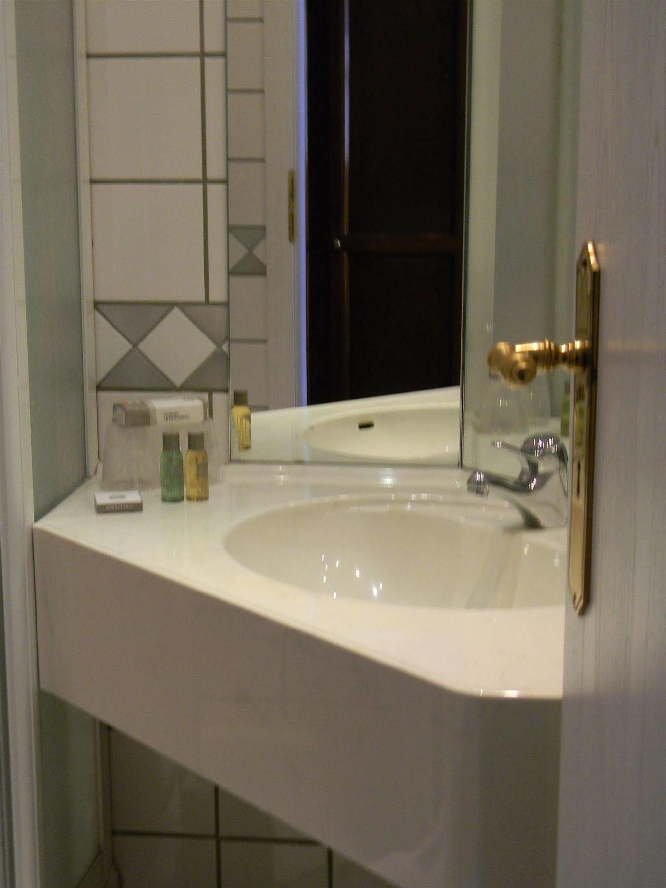 Hotel Du Roy Bouillon Ngoại thất bức ảnh